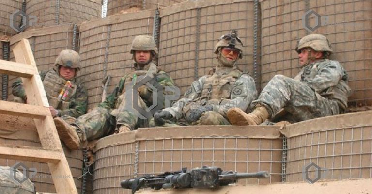 Защитное фортификационное сооружение из габионов на военной американской базе